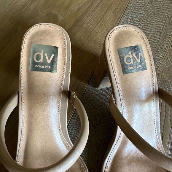 Dolce Vita Halsty Sandal in Carmel - Picture 4 of 9